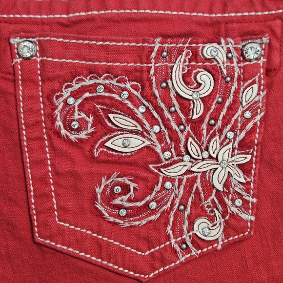 Miss Me Red Denim Bermuda Shorts Size 30/10 Embroidered Pockets Rhinestone Bling - Picture 14 of 16
